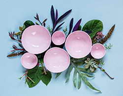 Ксения Собчак вышла в свет в мехах на фоне отставки мужа Константина Богомолова из Школы-студии МХАТ