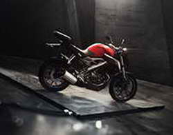Татьяна Навка показала редкие семейные фото по случаю 26-летия старшей дочери